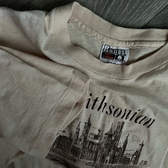 Vintage 1980s Smithsonian Institution t shirt - Picture 3 of 4
